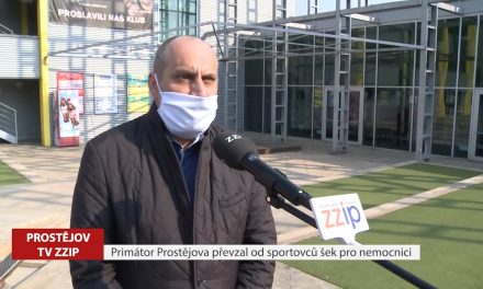 Primátor Prostějova převzal od sportovců šek pro nemocnici